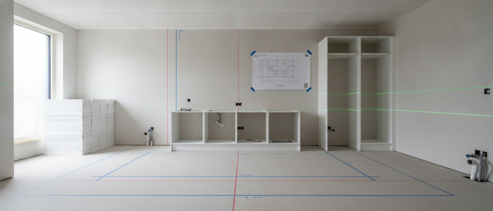 Bouwmaten en keukentekening controleren vóór montage