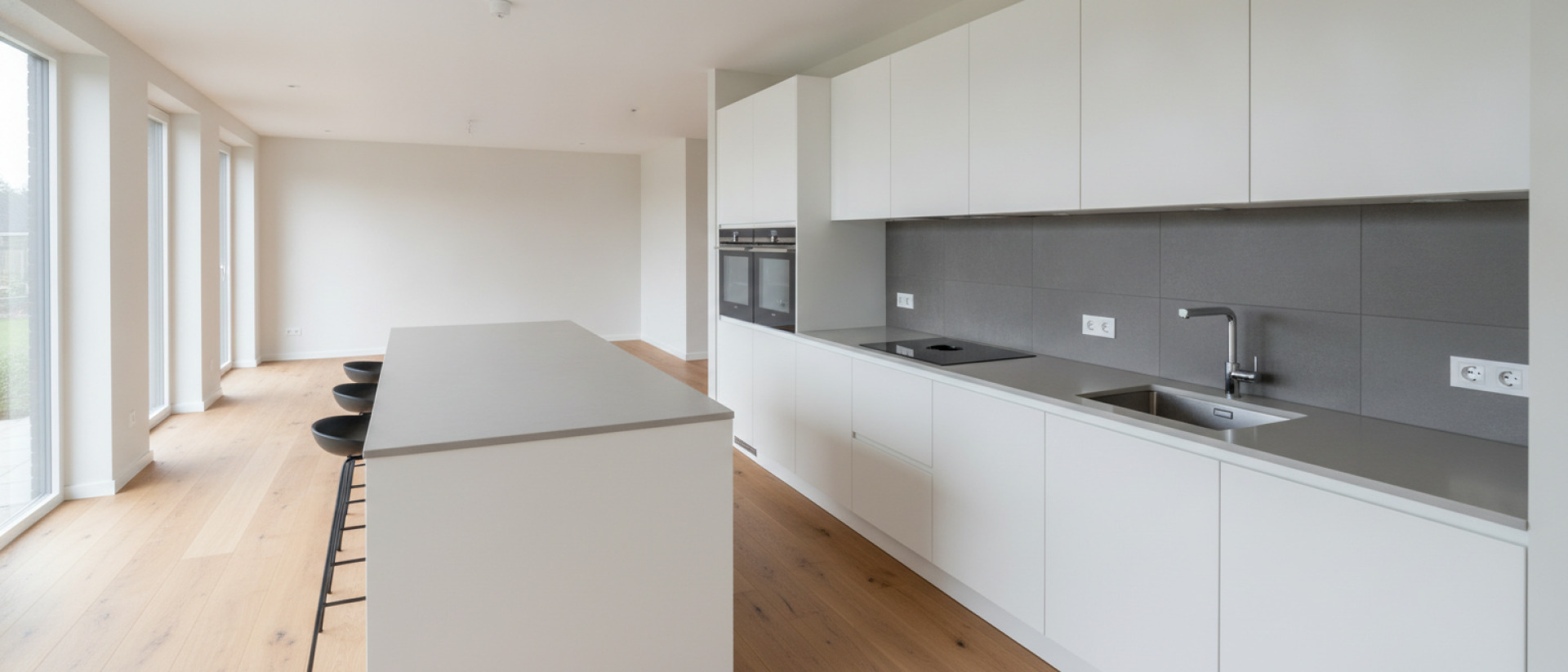 Keuken plaatsen na verbouwing met een strakke en veilige oplevering