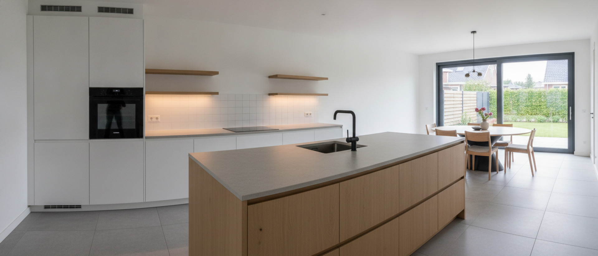 Je keuken verdient een vakman in Leidschendam die kastjes, werkblad en apparatuur precies plaatst. ASL Keuken Montage regelt nette keukenmontage, van inmeten tot afwerking. Onze keukenmonteur Leidschendam monteert nieuwe keukens,&hellip;
