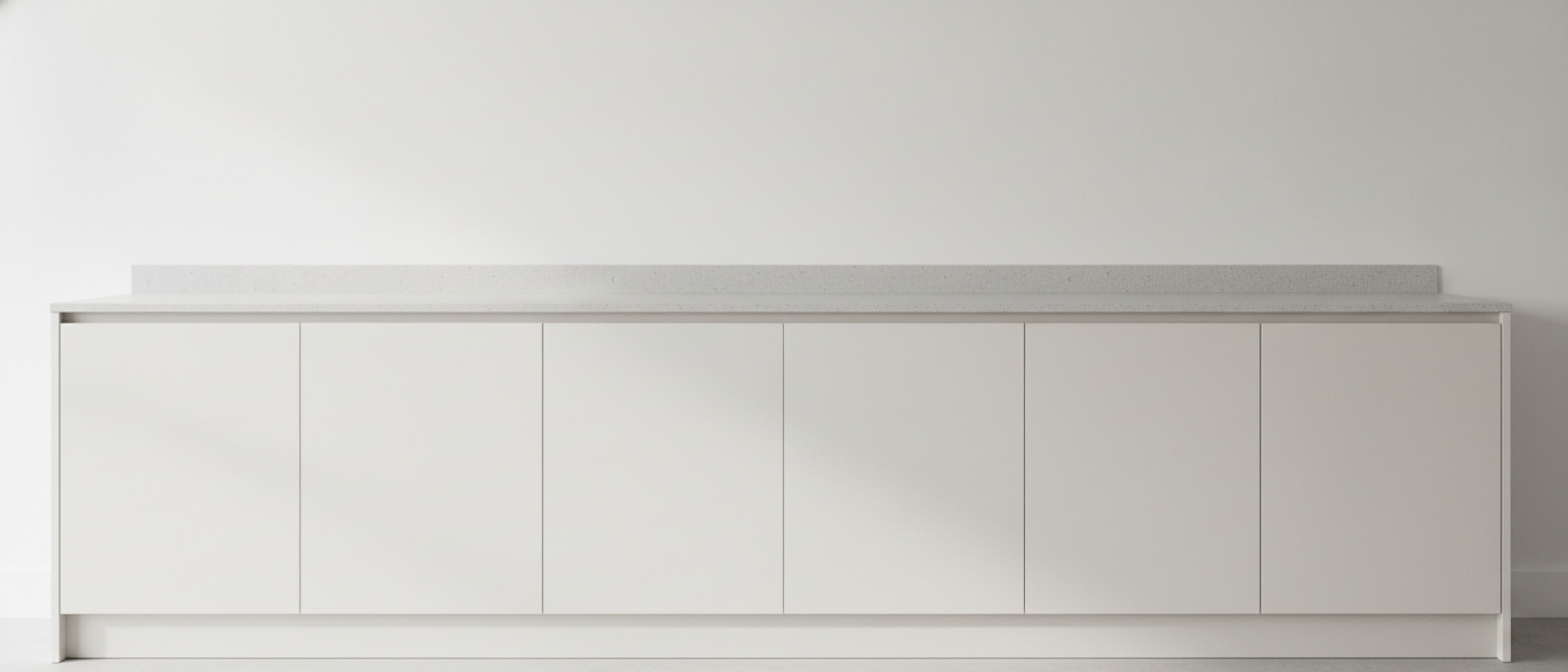 De voegbreedte rond een werkblad en de aansluiting op de wand